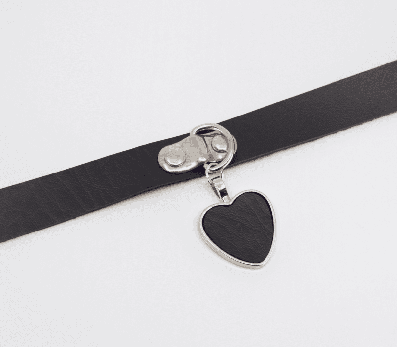 vegan collar with heart pendant passionfruit 2